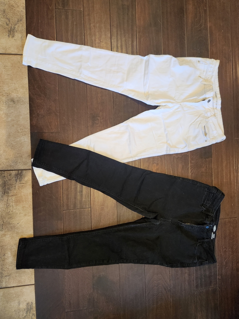 2 OLD NAVY White and Black Skinny Jeans Duo
